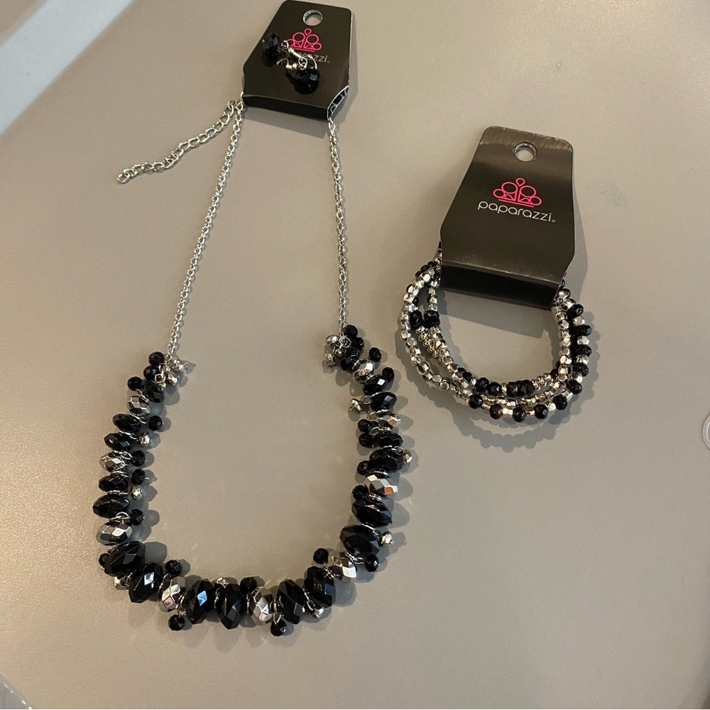 Paparazzi necklace and bracelet set black and silver stretchy bracelet NWT